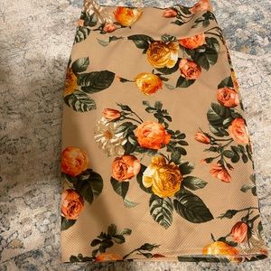 Knee length floral skirt🌺